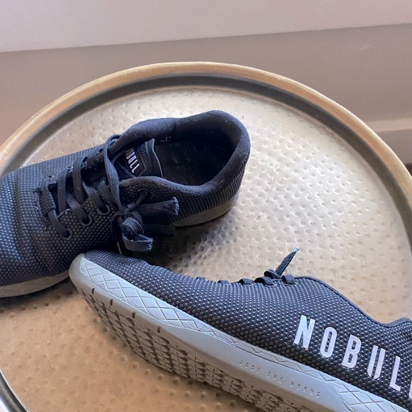 Black NOBULL weight lifting shoes with grey bottom - Picture 1 of 4